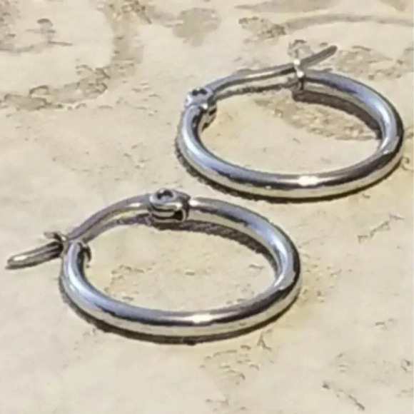Sleek 316L Surgical Stainless Steel Silver 20mm Hypo Allergenic Hoop Earrings - Picture 3 of 5
